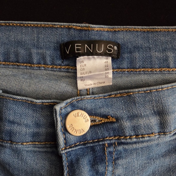 Venus Womens Lace Applique Bermuda Denim Shorts Light Wash Distressed Size 16 - Picture 3 of 7